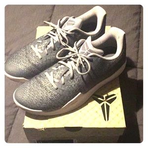 Men’s size 11 Kobe Bryant Mamba Instinct